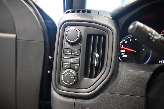 New 2026 Chevrolet Silverado 1500 Custom Trail Boss w/ LPO, Dark Essentials Package AWD/4WD image 22