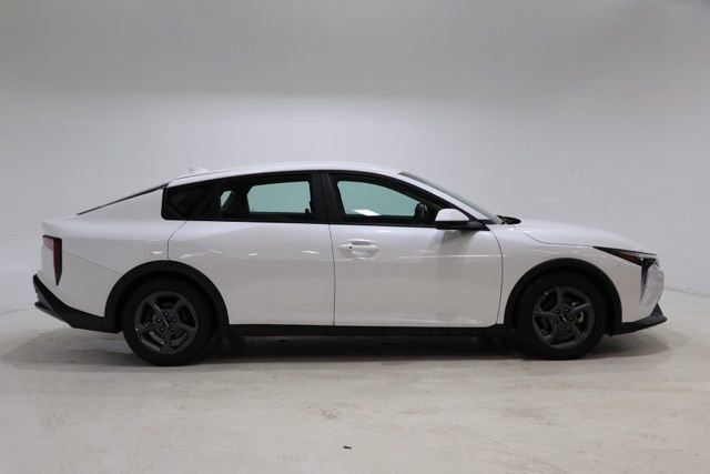 Used 2025 Kia K4 LXS image 9