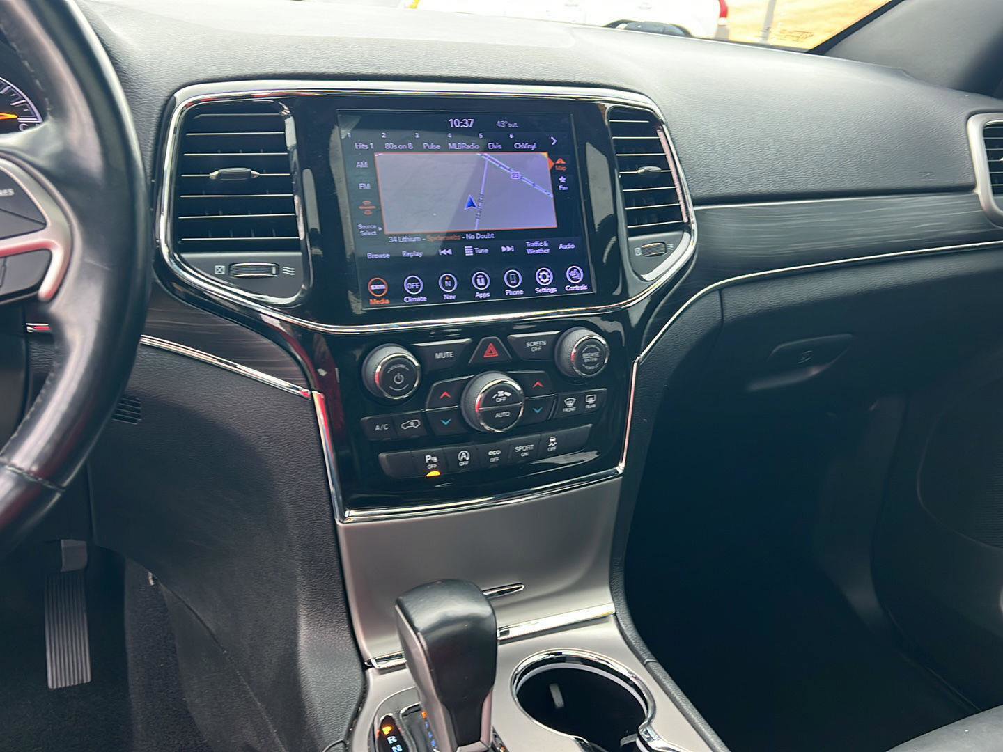 Used 2021 Jeep Grand Cherokee Limited w/ Sun & Sound Group image 24