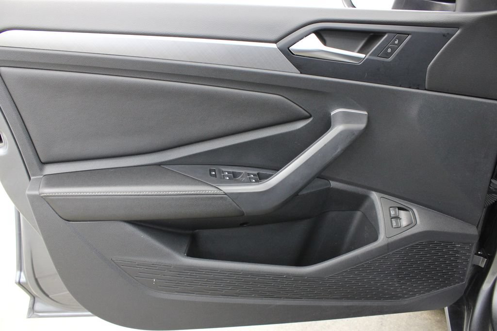 Used 2024 Volkswagen Jetta SE FWD image 16