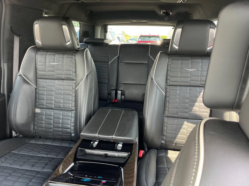 Used 2026 Cadillac Escalade ESV Platinum Sport AWD/4WD image 13