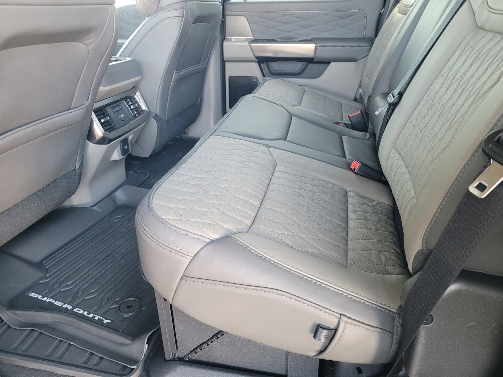 New 2026 Ford F350 Platinum w/ Platinum Plus Package AWD/4WD image 7