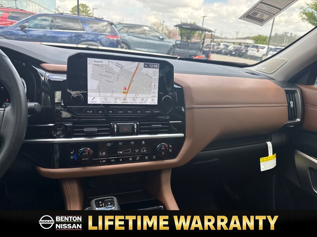 Used 2025 Nissan Pathfinder Platinum image 16