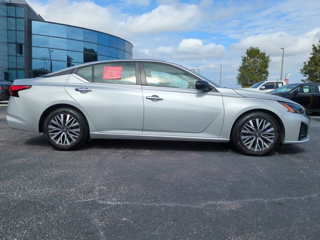 Used 2024 Nissan Altima 2.5 SV image 4