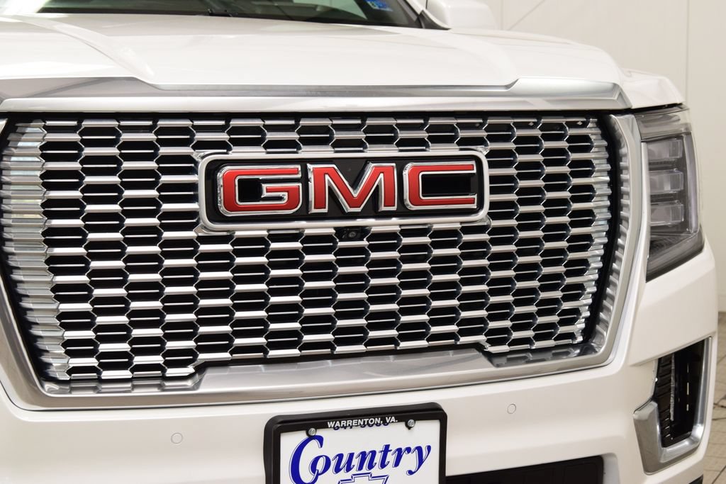 Used 2023 GMC Yukon XL Denali w/ Denali Reserve Package AWD/4WD image 11
