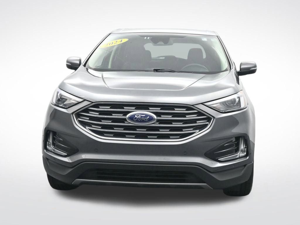 Used 2024 Ford Edge Titanium image 2