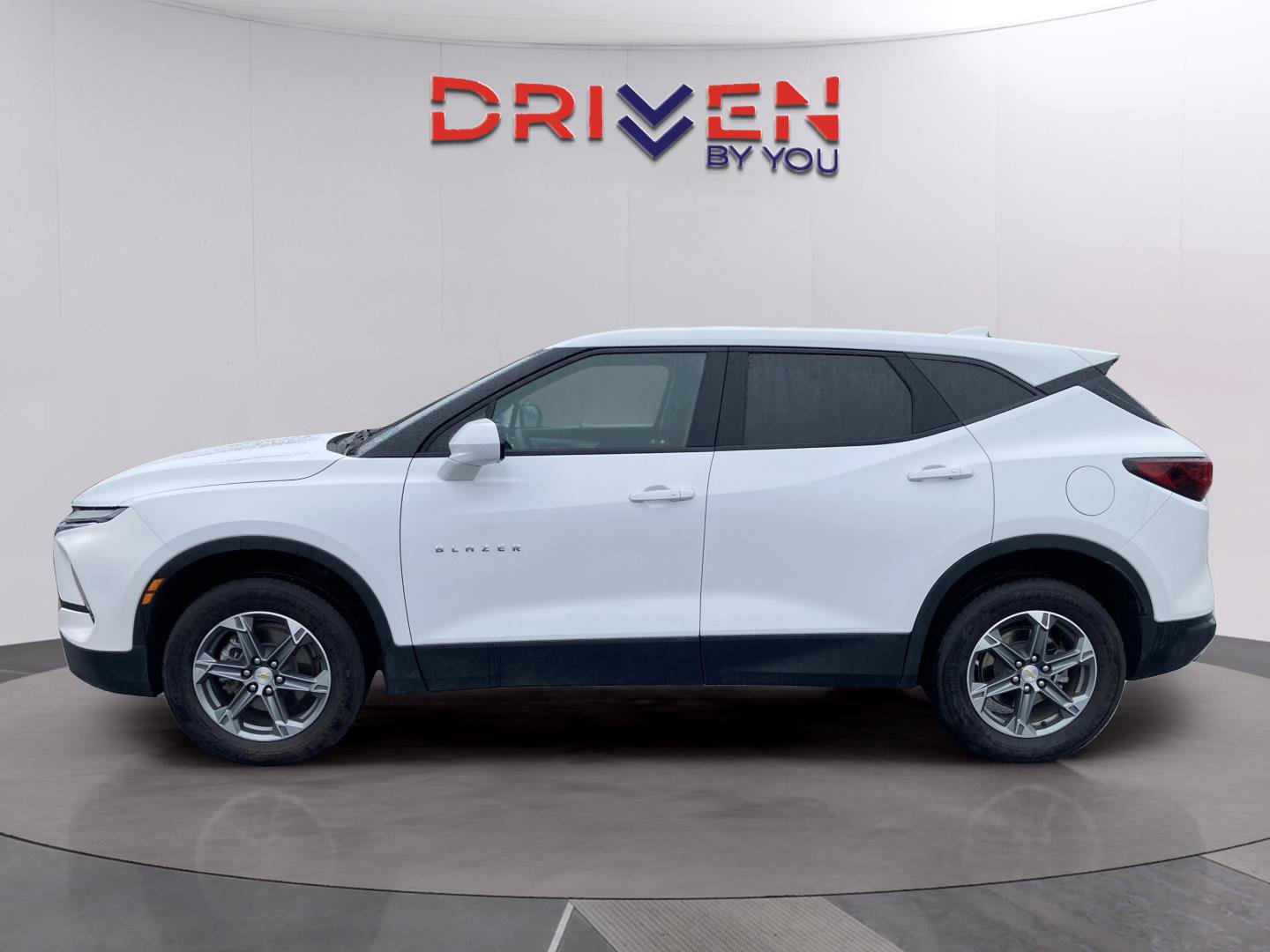 Used 2024 Chevrolet Blazer LT image 3