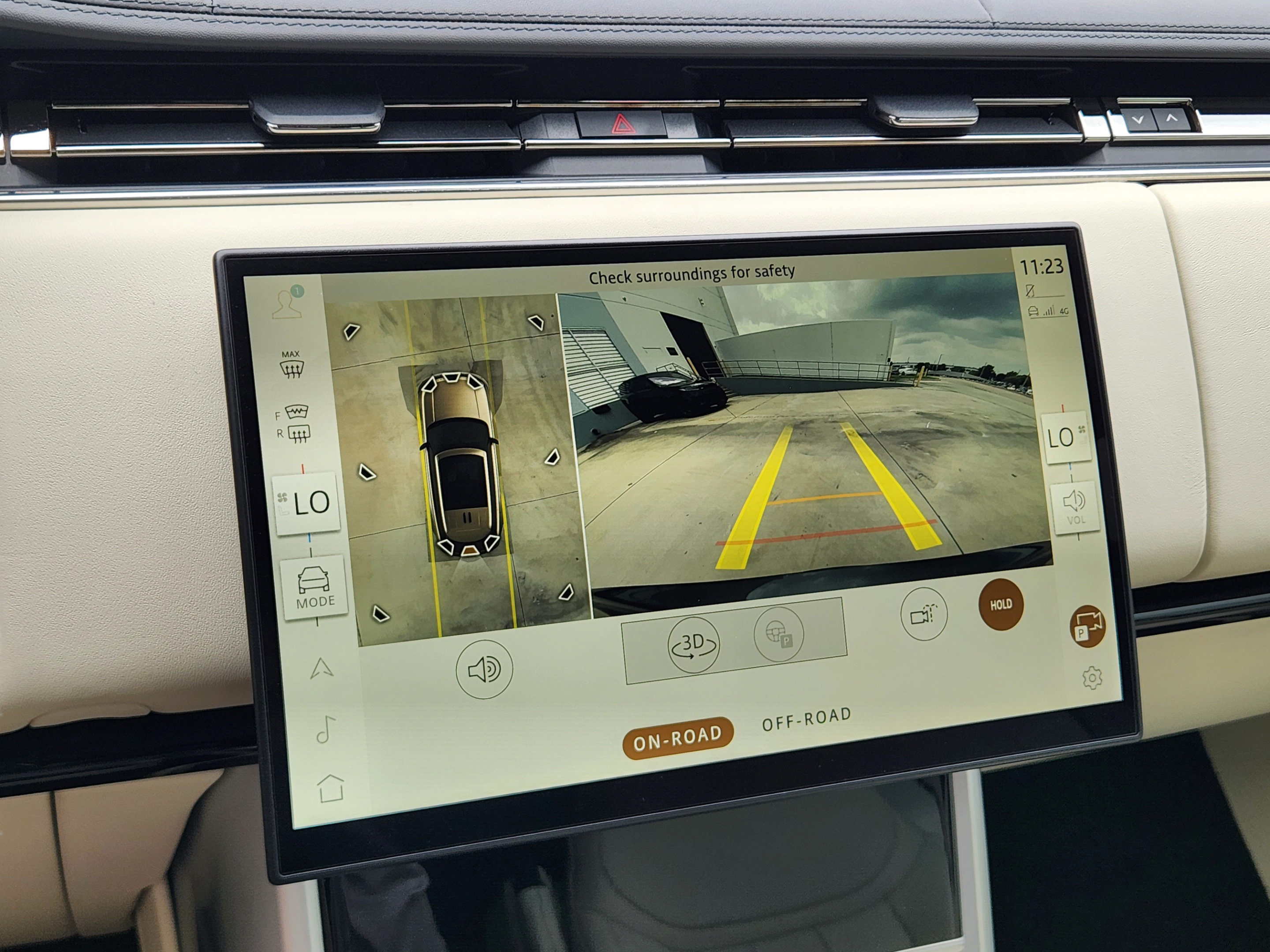 Certified 2025 Land Rover Range Rover SE AWD/4WD image 14