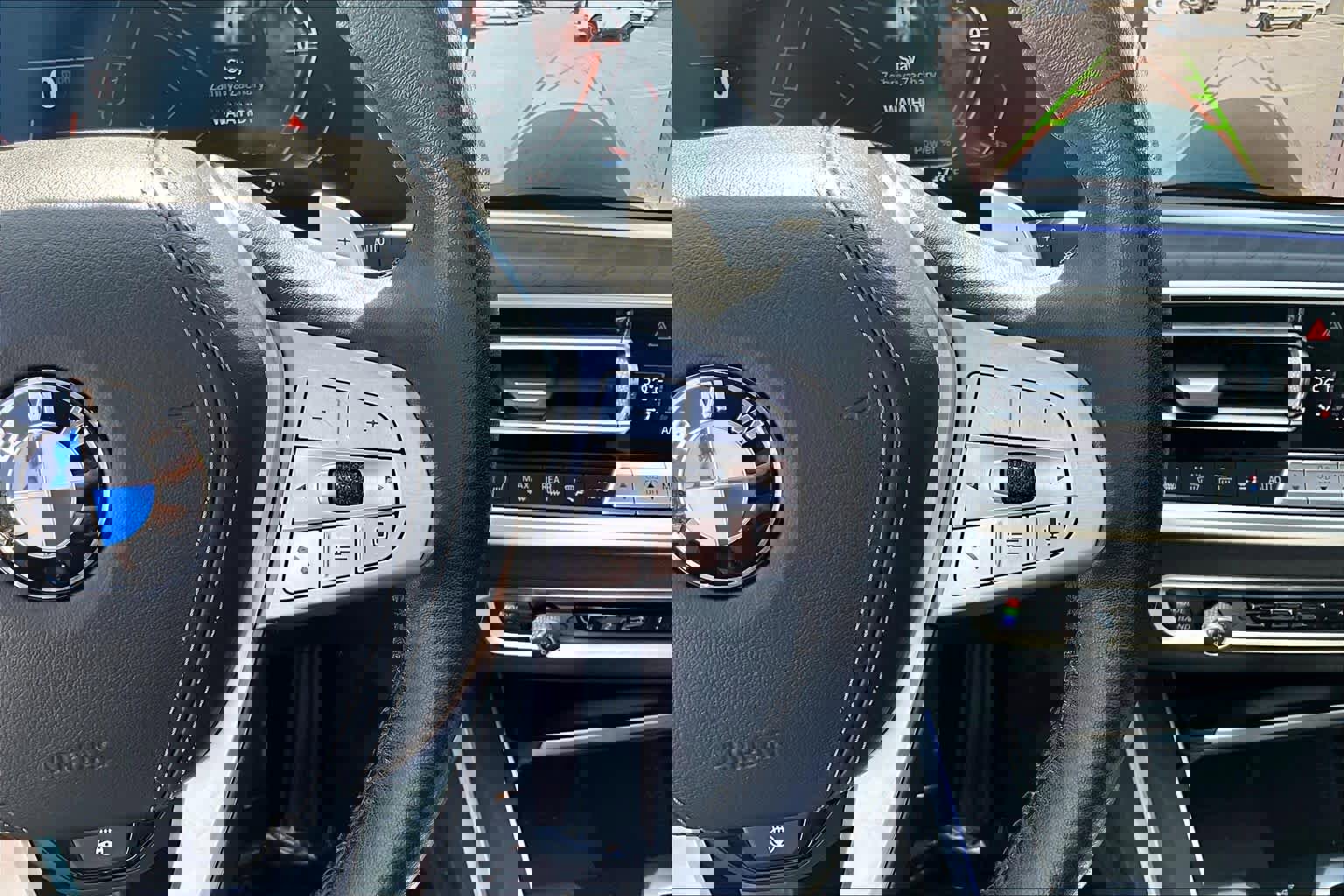 Used 2022 BMW X7 xDrive40i w/ Premium Package AWD/4WD image 25