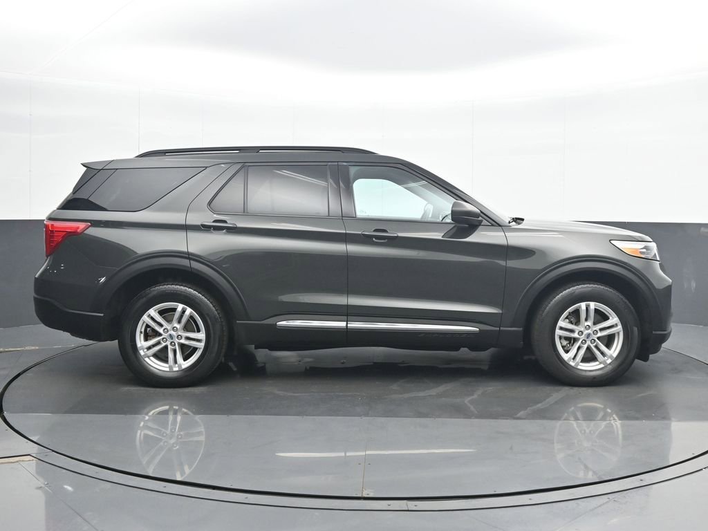 Used 2023 Ford Explorer XLT AWD/4WD image 7