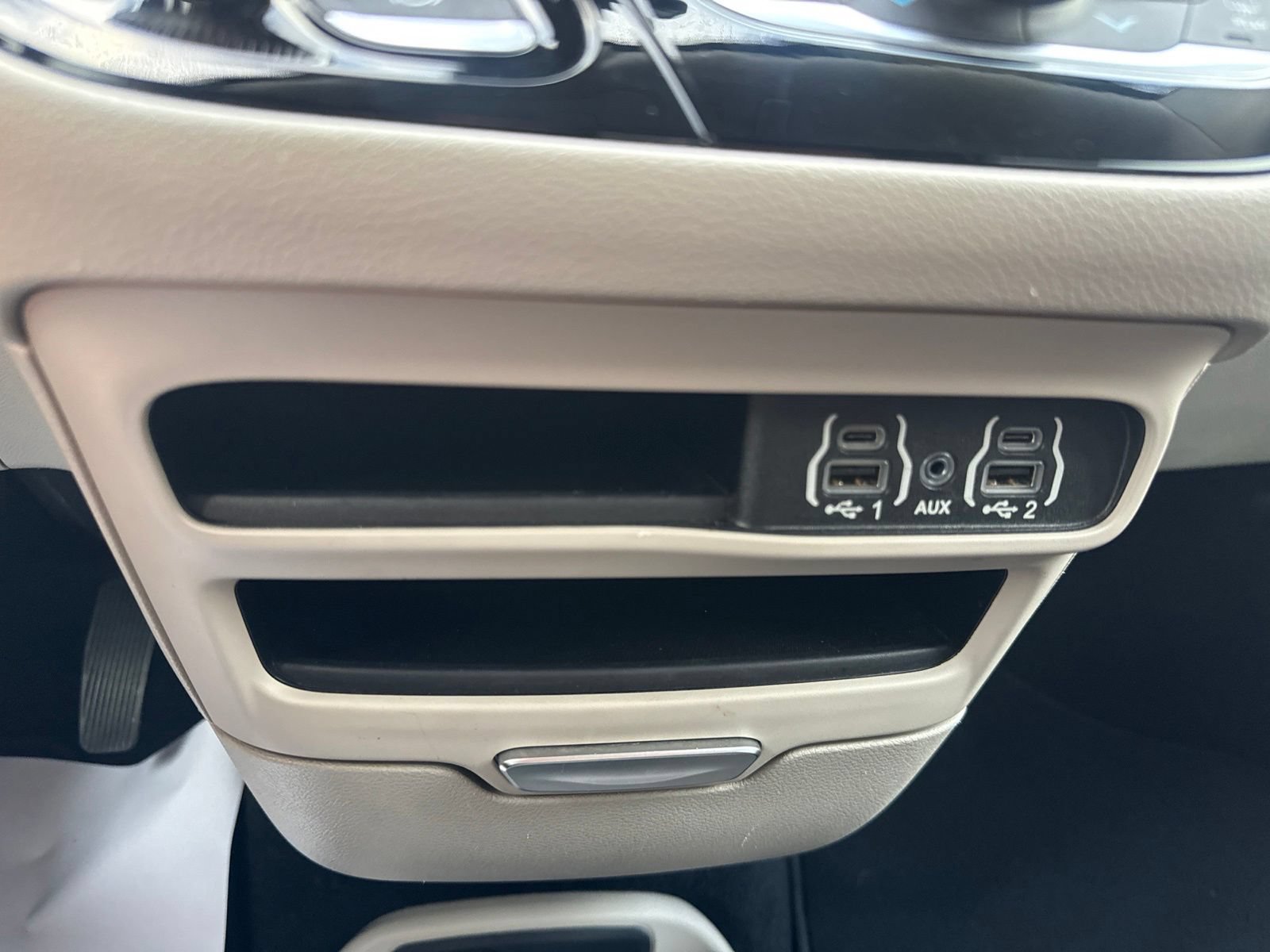 Used 2022 Chrysler Voyager LX FWD image 30