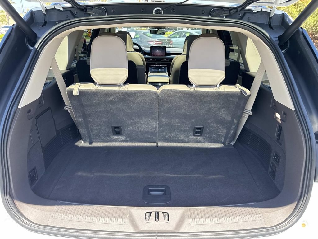 Used 2023 Lincoln Aviator Reserve w/ Equipment Group 201A RWD image 23