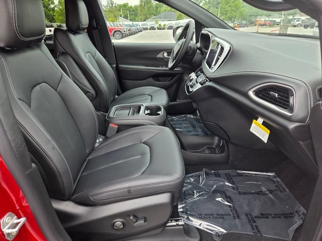 New 2027 Chrysler Pacifica Select FWD image 13