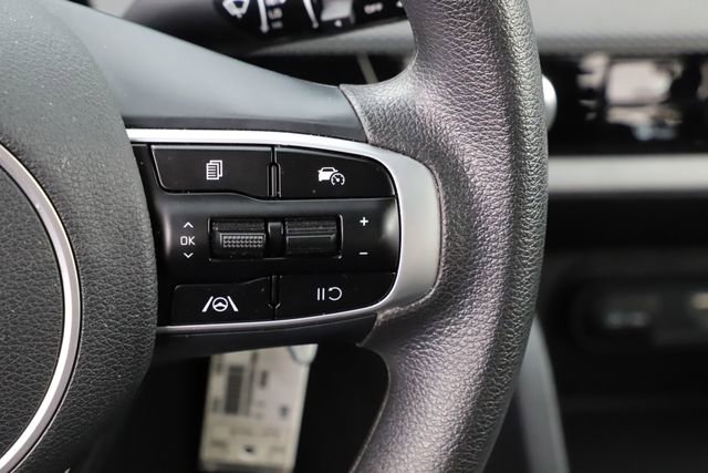 Used 2025 Kia Sportage LX image 18