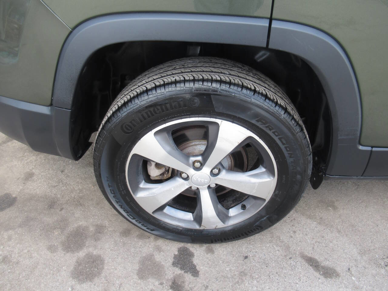 Used 2020 Jeep Cherokee Limited w/ Mopar Interior Package image 8