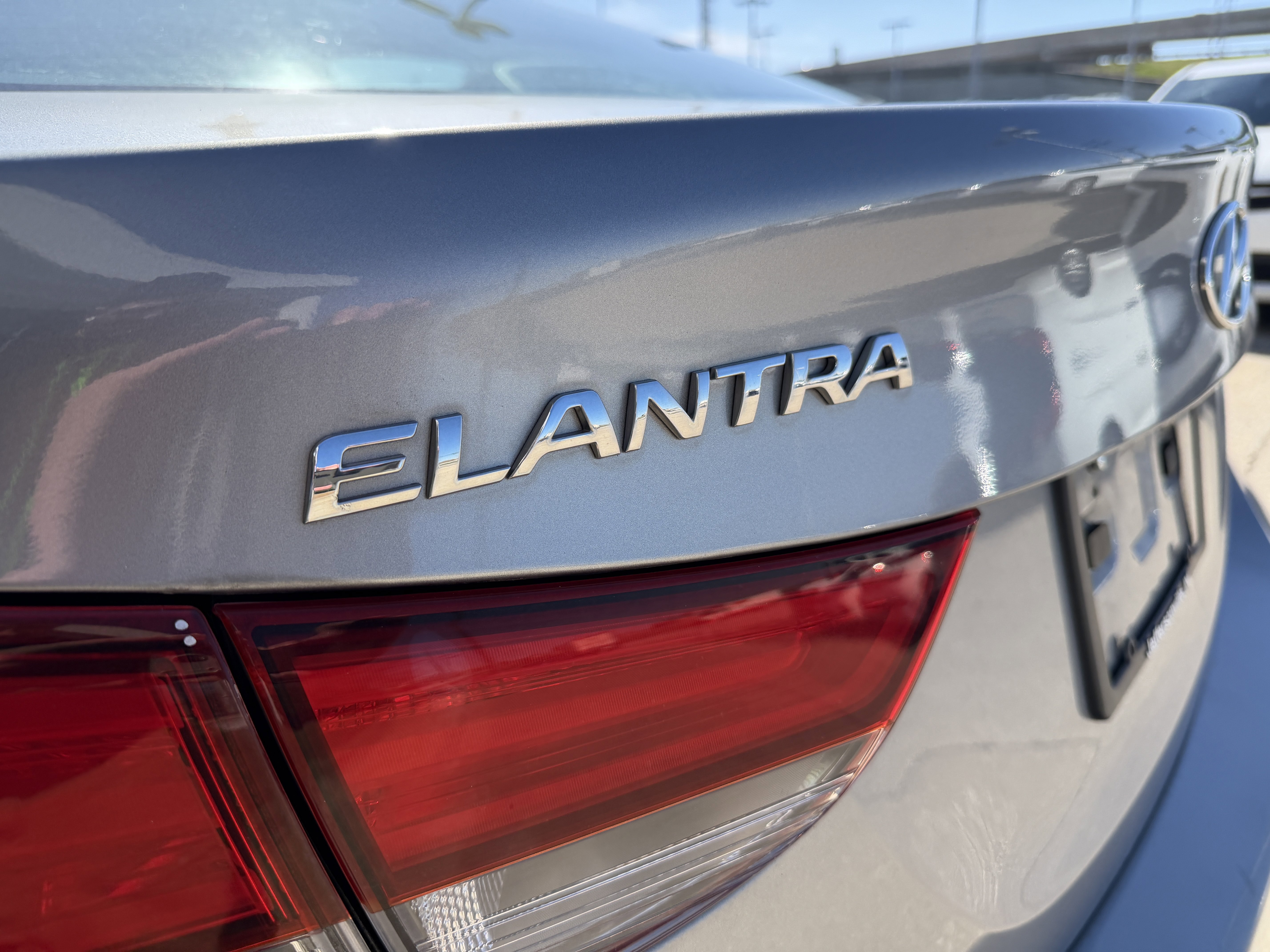 Used 2015 Hyundai Elantra SE image 9