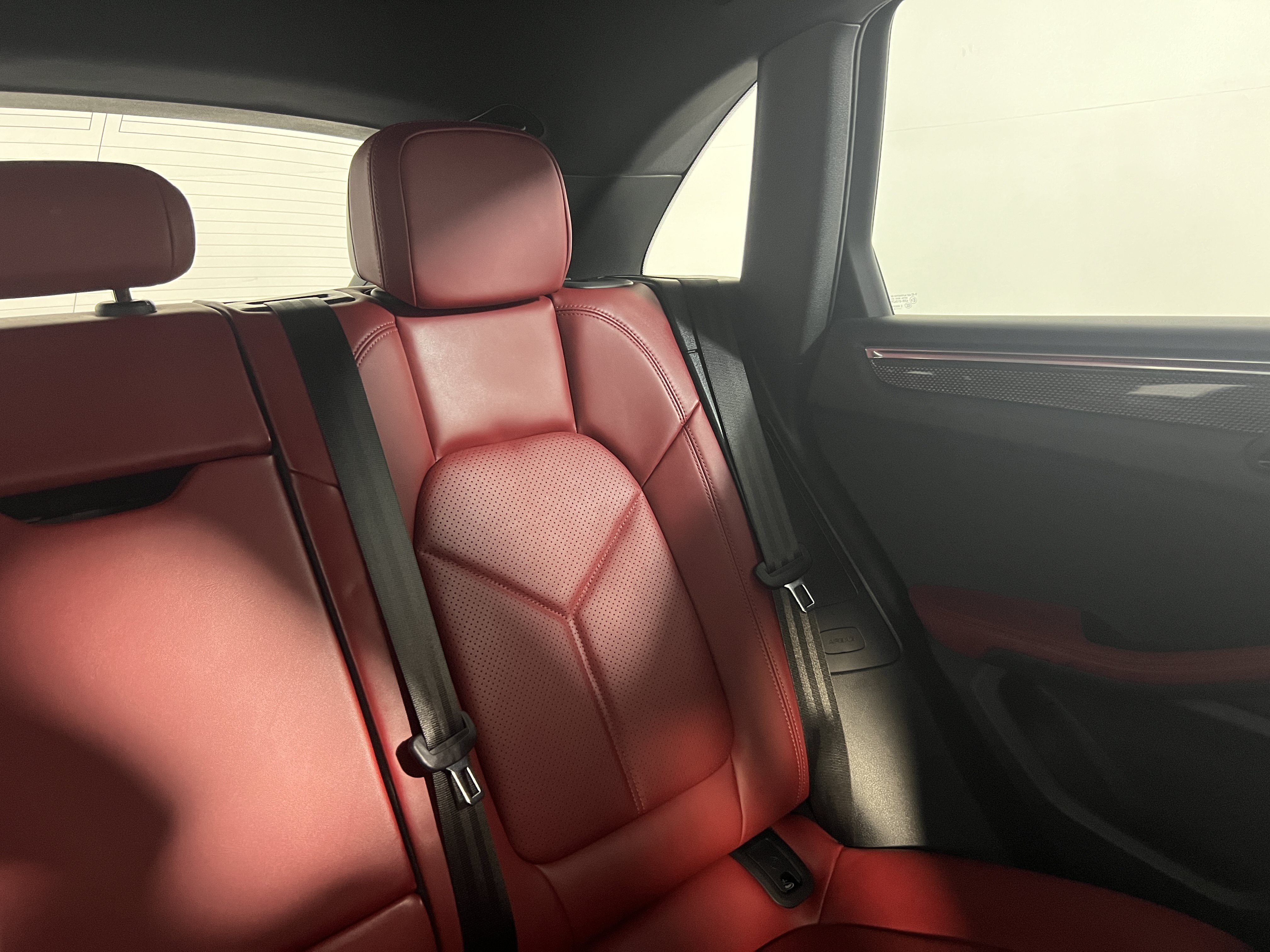 Certified 2025 Porsche Macan S AWD/4WD image 17