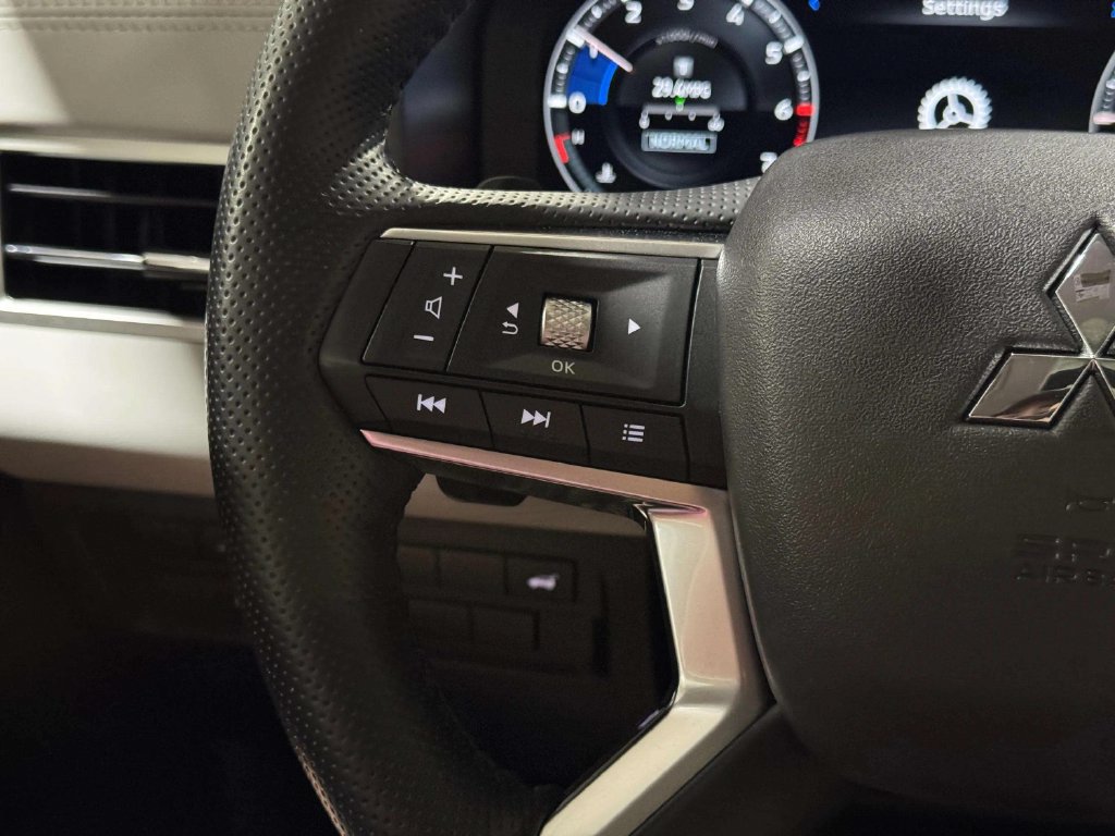 Used 2024 Mitsubishi Outlander SEL AWD/4WD image 15