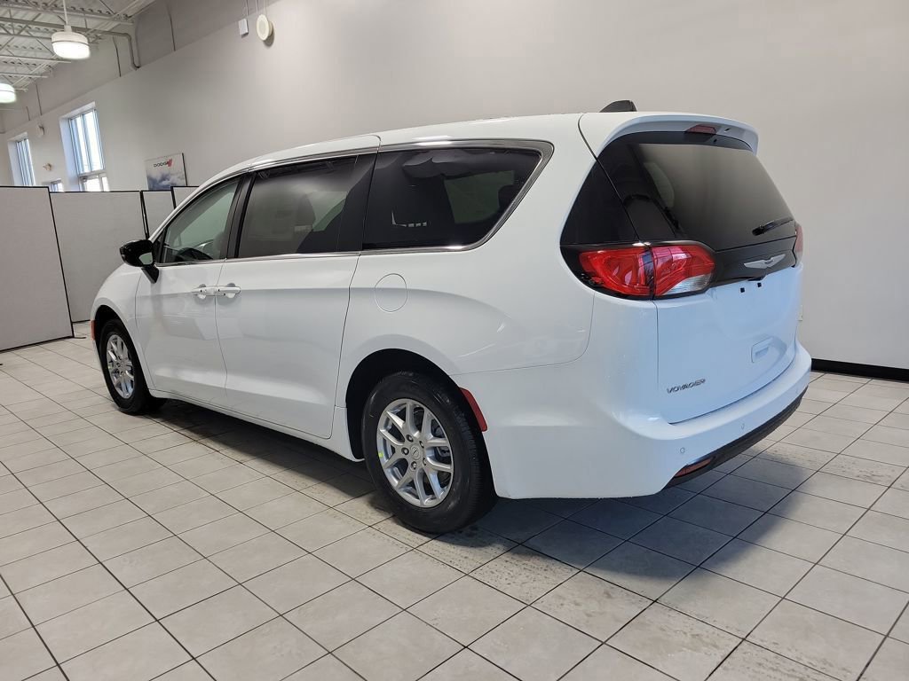 New 2026 Chrysler Voyager LX image 4