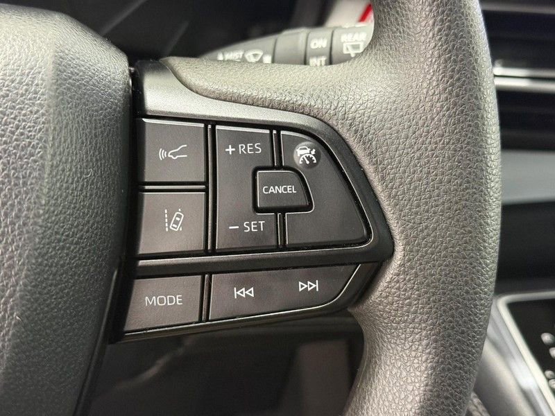 Used 2025 Toyota Sienna LE image 17