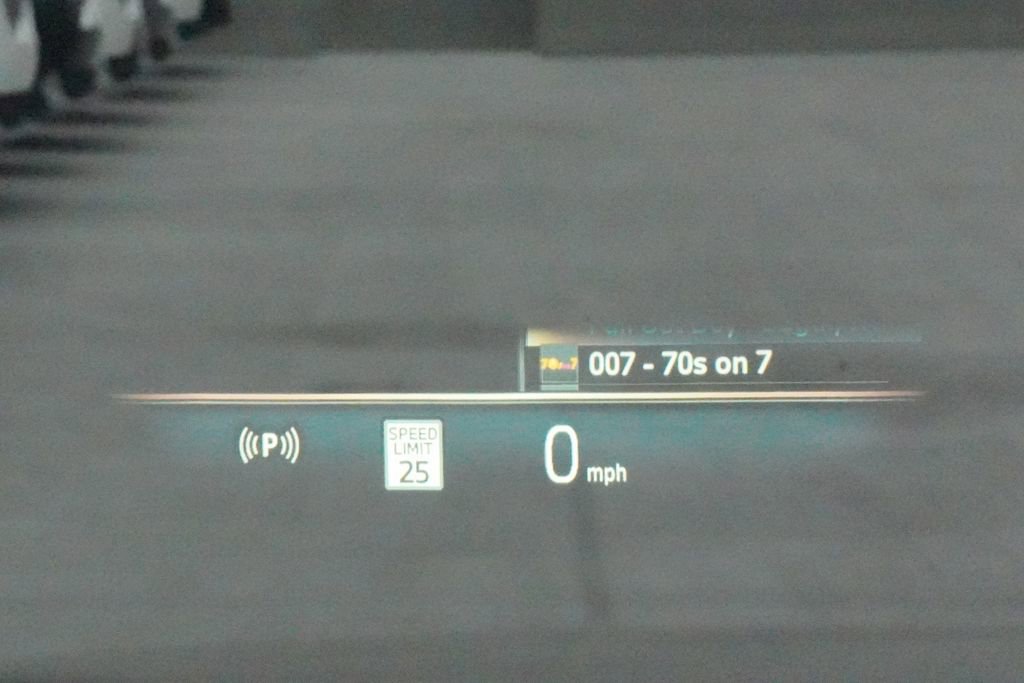 Used 2025 BMW i5 eDrive40i w/ Premium Package image 8