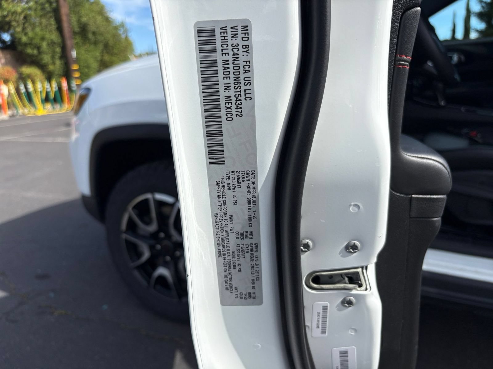 Used 2025 Jeep Compass Trailhawk AWD/4WD image 28