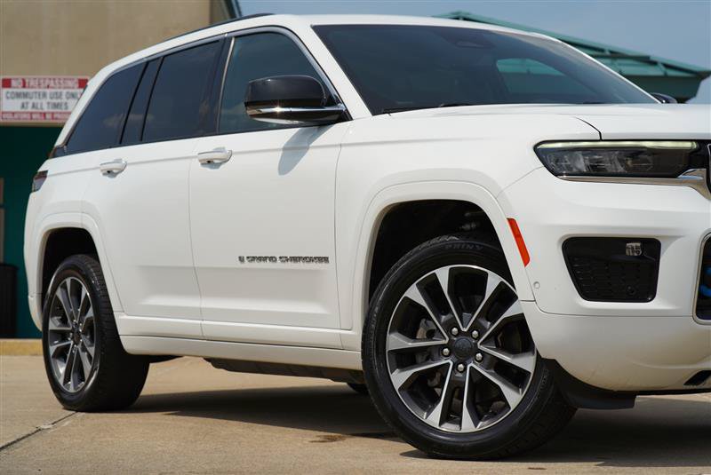 Used 2023 Jeep Grand Cherokee Overland AWD/4WD image 15