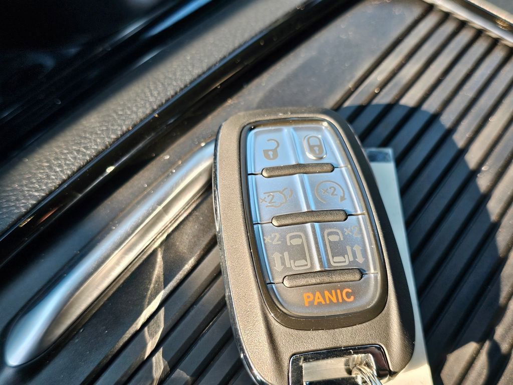 New 2026 Chrysler Pacifica Limited image 24