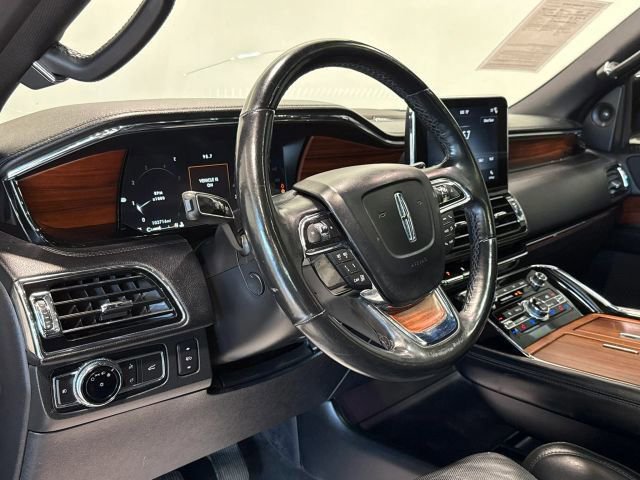 Used 2018 Lincoln Navigator Select w/ Technology Package RWD image 14
