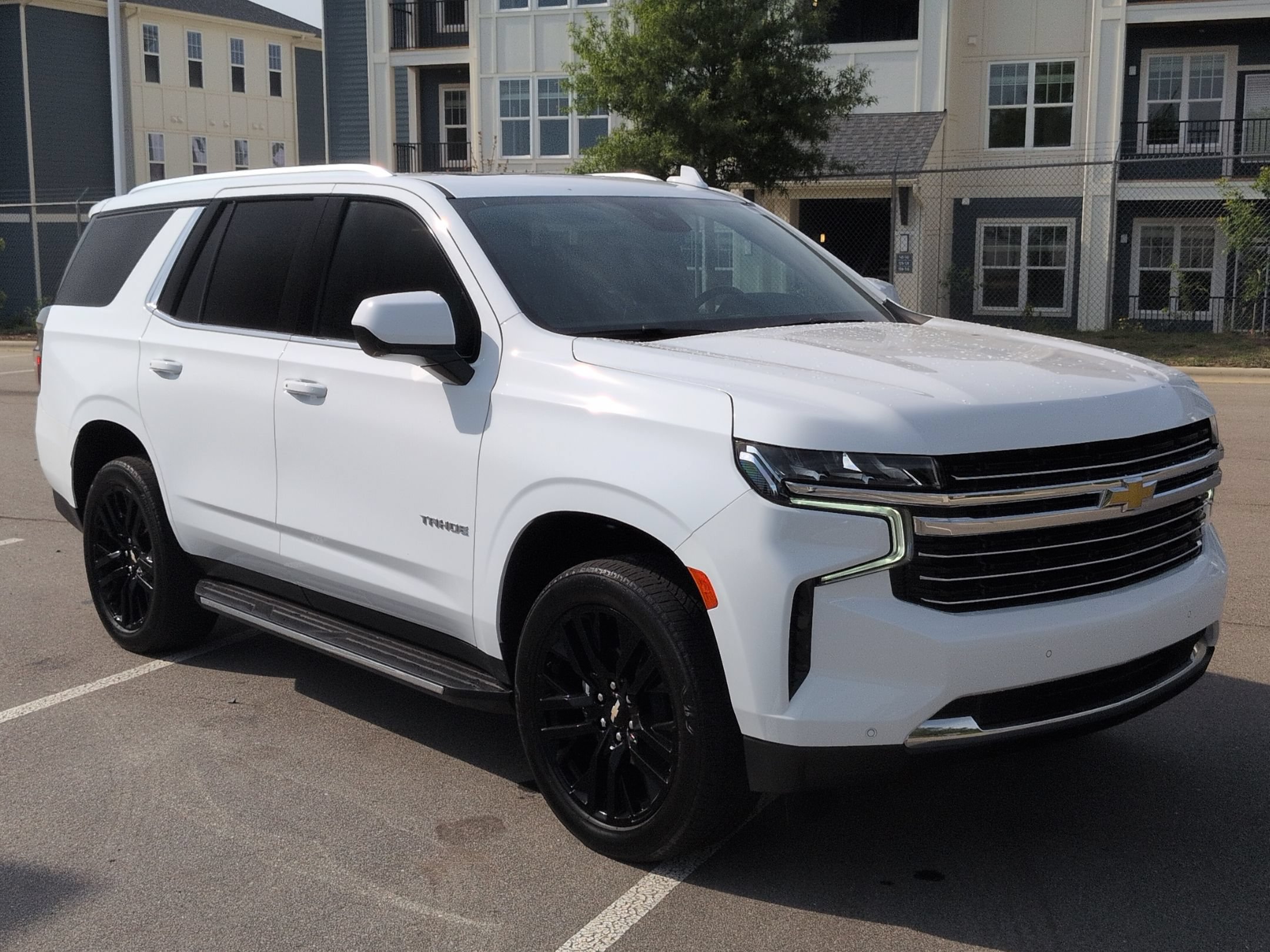 Used 2024 Chevrolet Tahoe LT RWD image 2