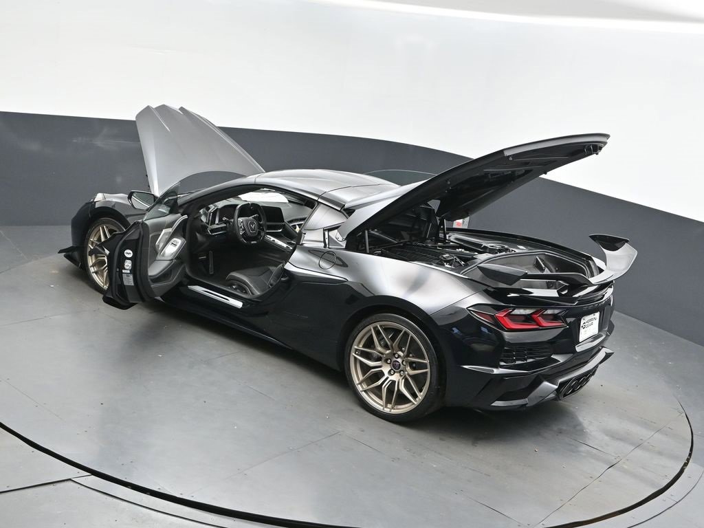 New 2026 Chevrolet Corvette Z06 w/ Z07 Performance Package video 2