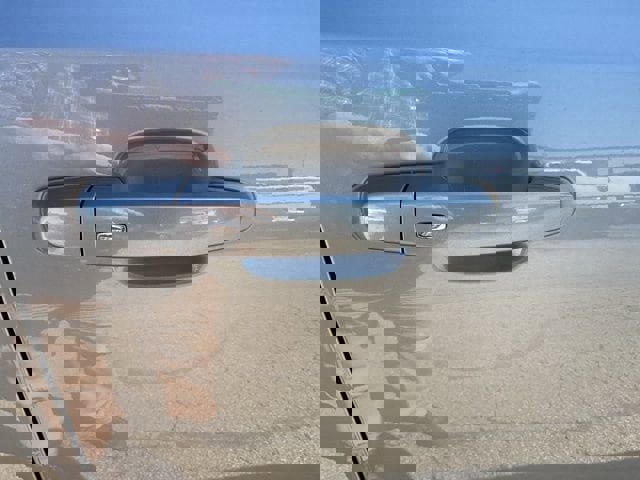 Used 2023 GMC Acadia SLE w/ Driver Convenience Package image 15