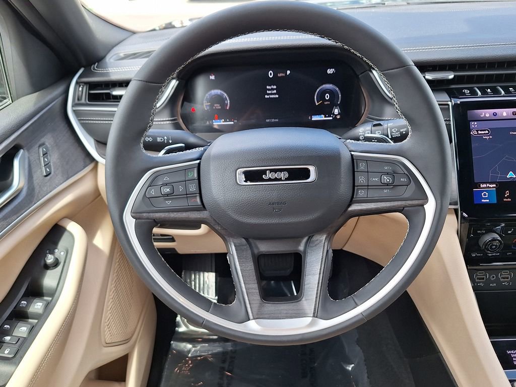 Used 2024 Jeep Grand Cherokee L Limited AWD/4WD image 16