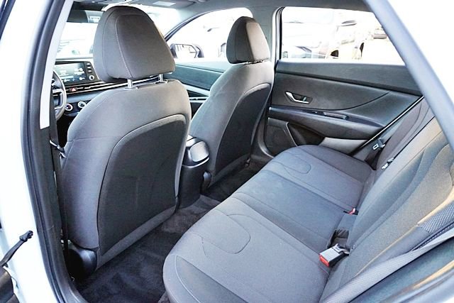 Used 2021 Hyundai Elantra SE w/ Cargo Package image 16