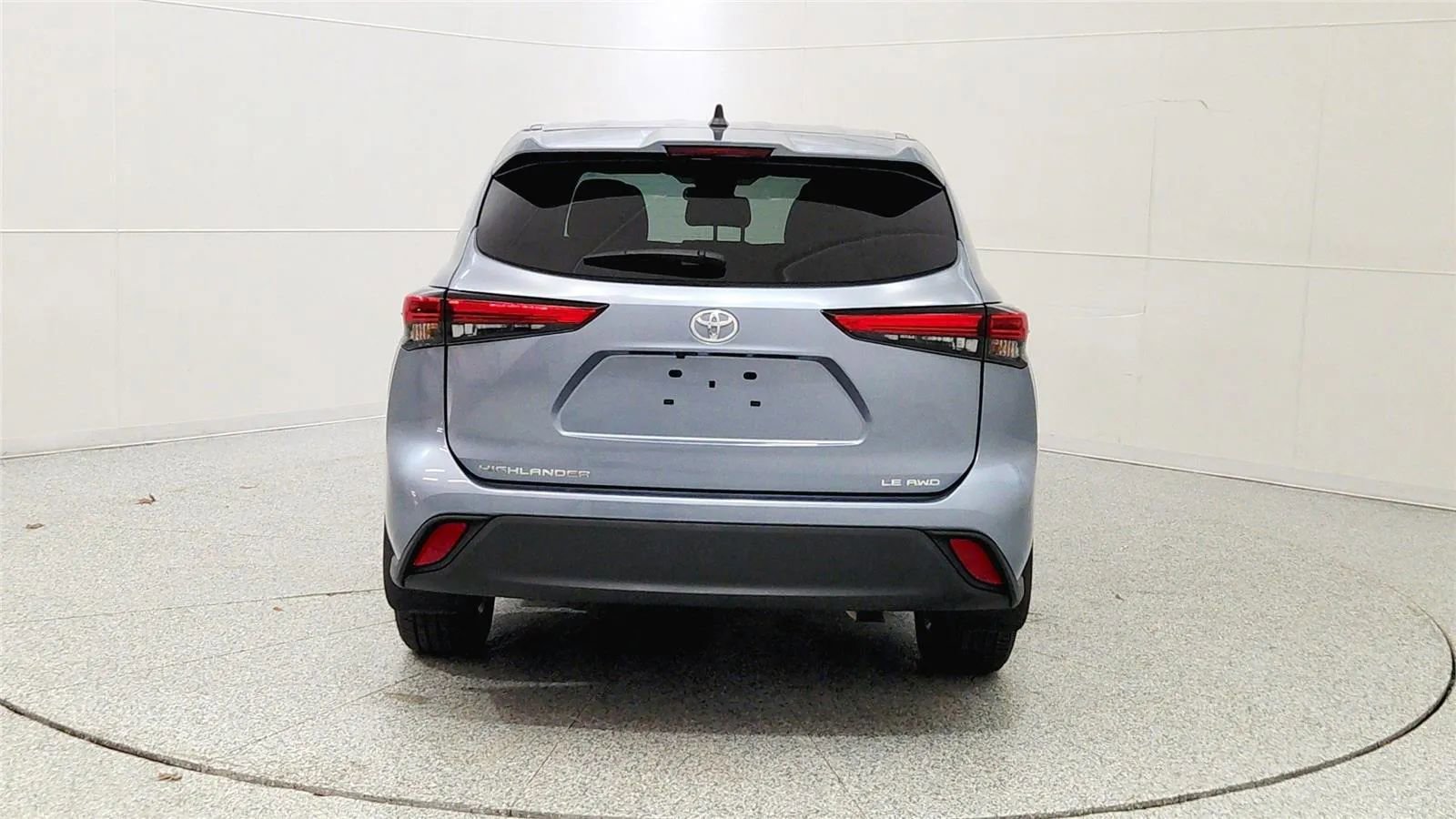 Used 2023 Toyota Highlander LE image 6