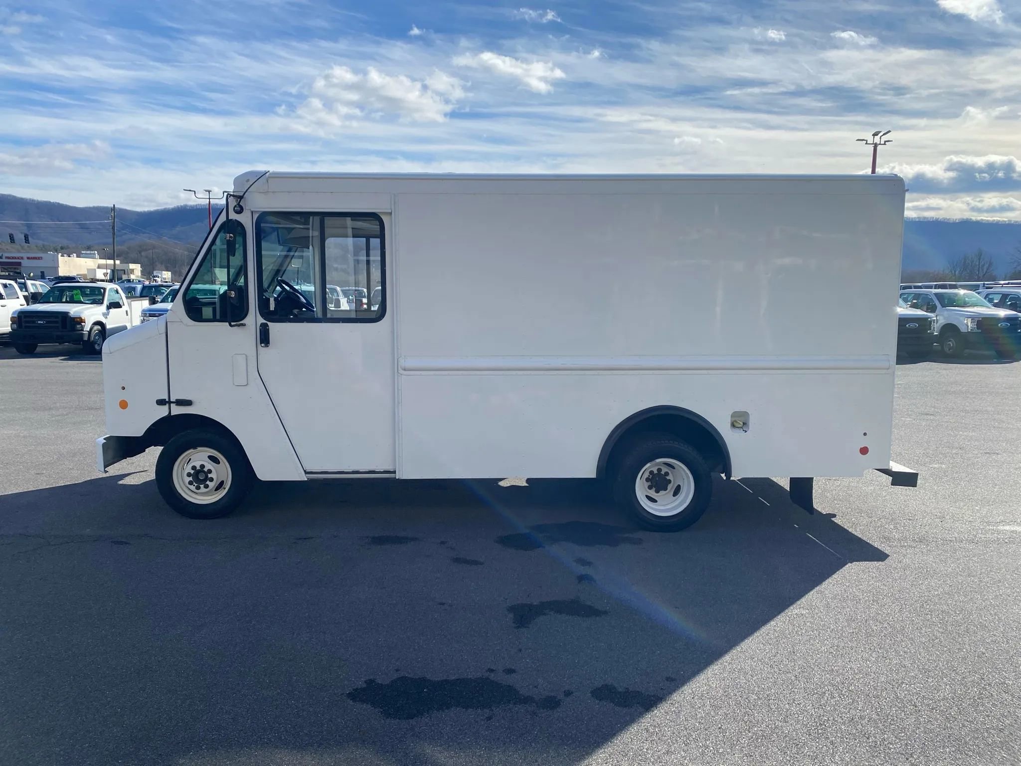 Used 2014 Ford E-350 and Econoline 350 Super Duty w/ A/C Prep Package RWD image 5