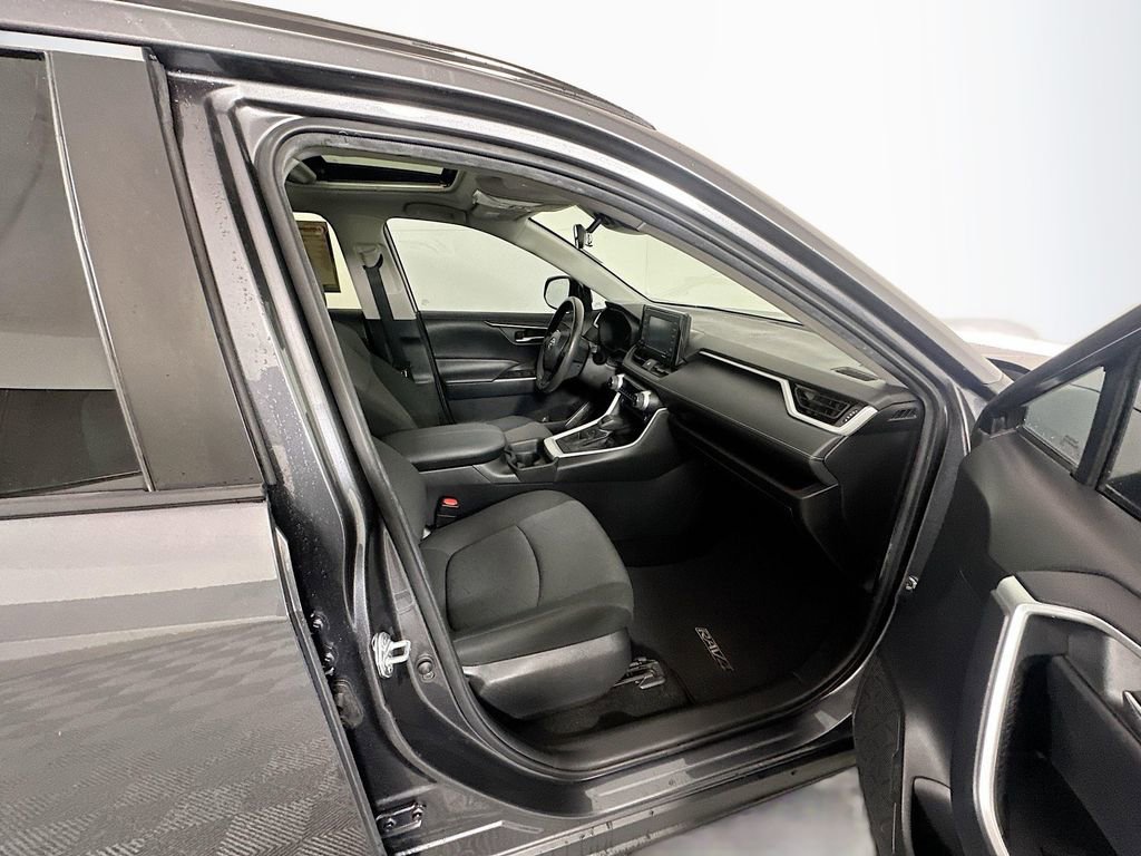 Used 2021 Toyota RAV4 XLE w/ Convenience Package image 27
