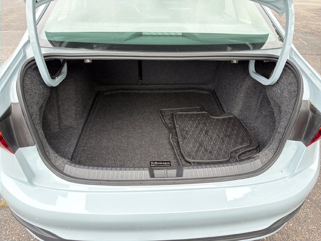 Used 2025 Volkswagen Jetta SE w/ Sunroof Package FWD image 41