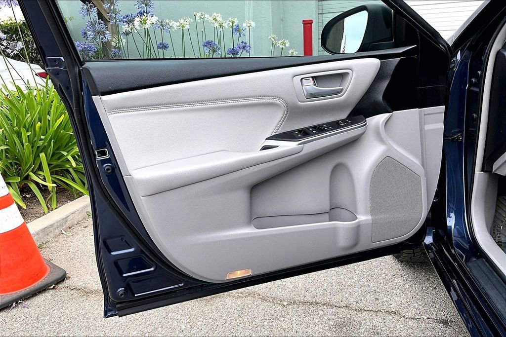 Used 2016 Toyota Camry XLE w/ Convenience Package FWD image 20
