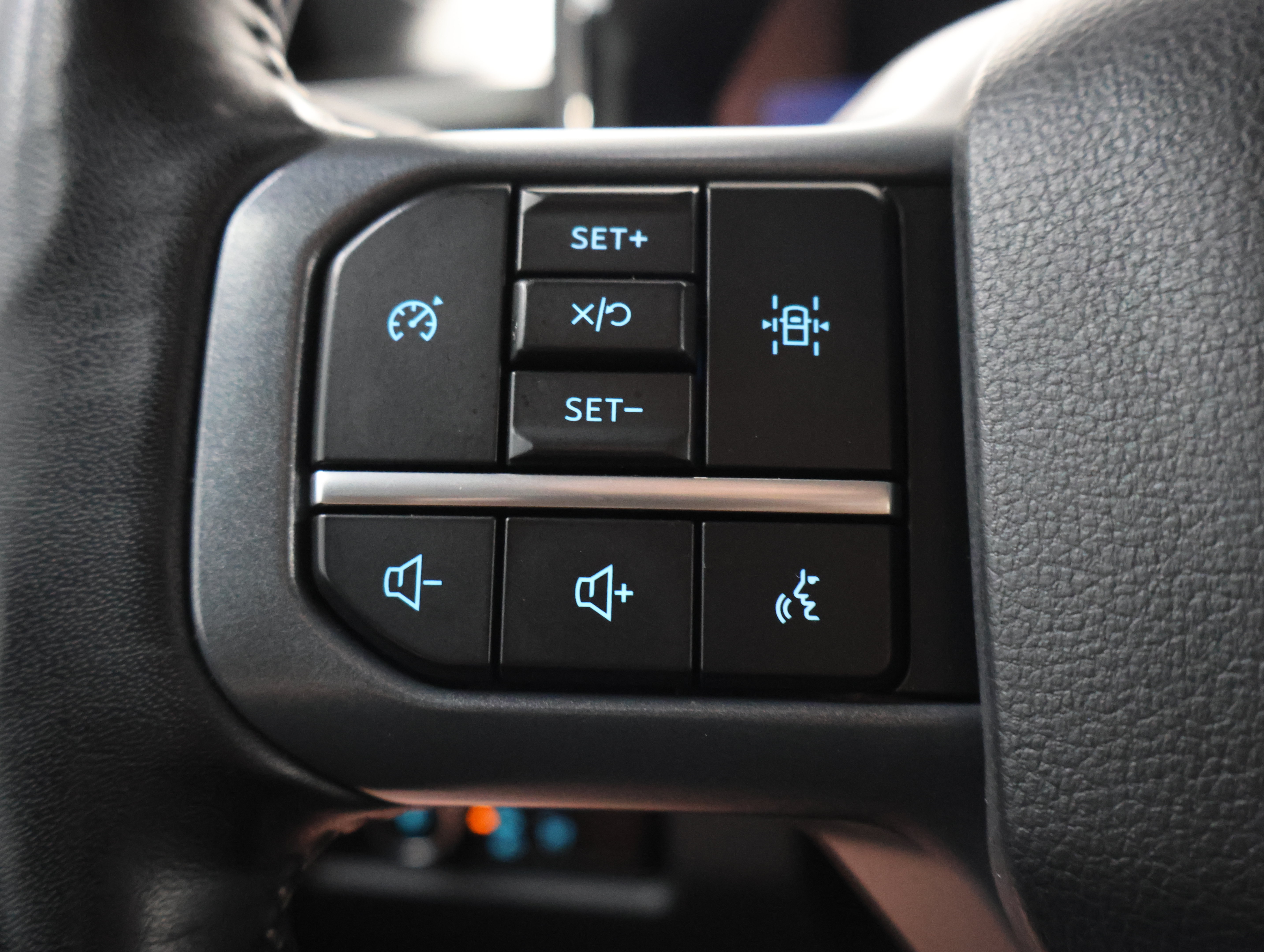 Used 2024 Ford F350 Lariat w/ Tremor Off-Road Package AWD/4WD image 15