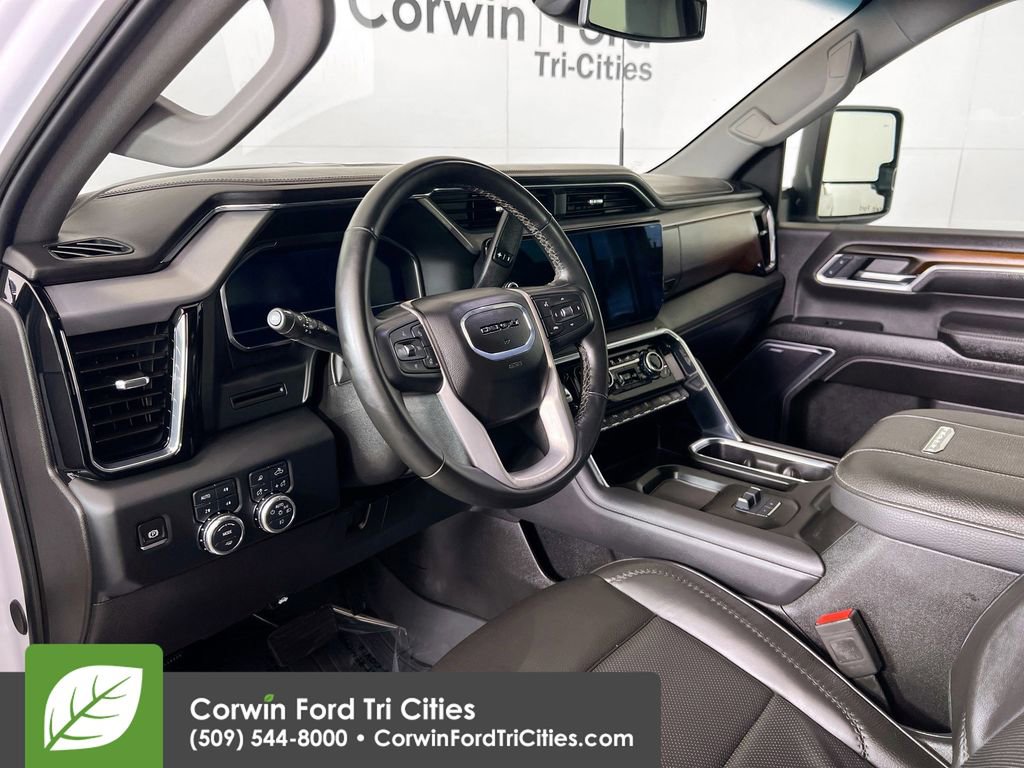 Used 2025 GMC Sierra 3500 Denali image 3
