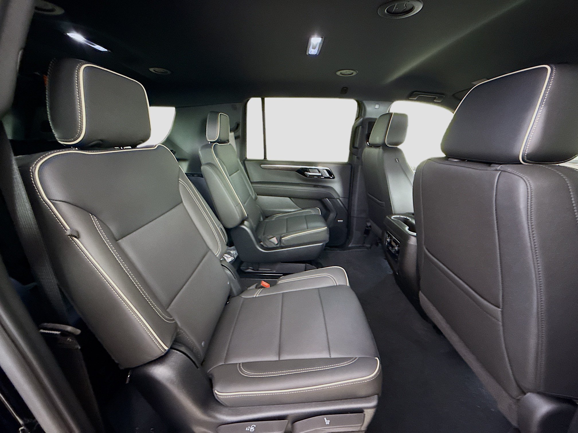 New 2026 Chevrolet Suburban Premier RWD image 30