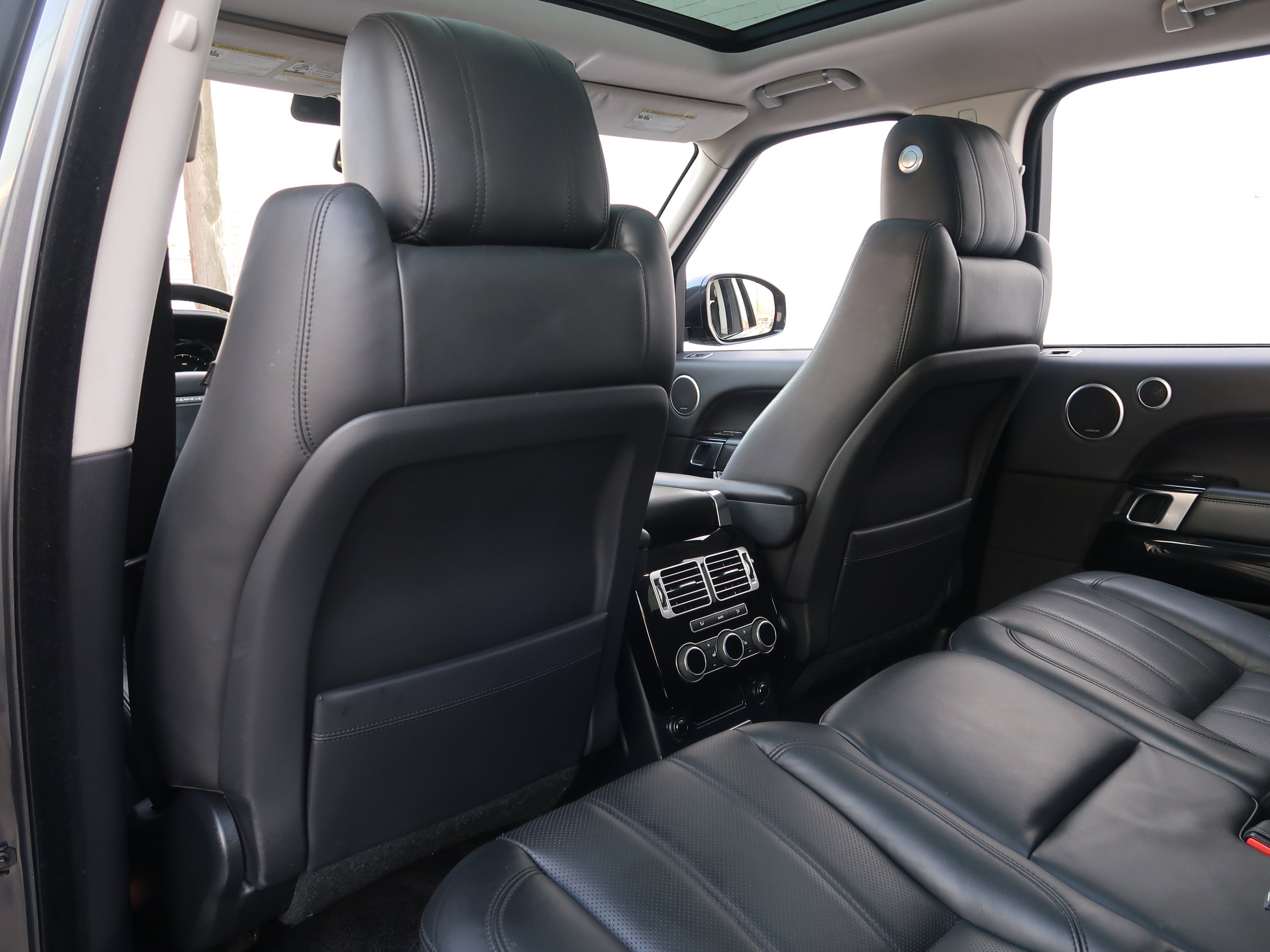 Used 2016 Land Rover Range Rover HSE image 42