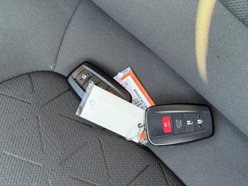 Used 2021 Toyota RAV4 XLE image 31