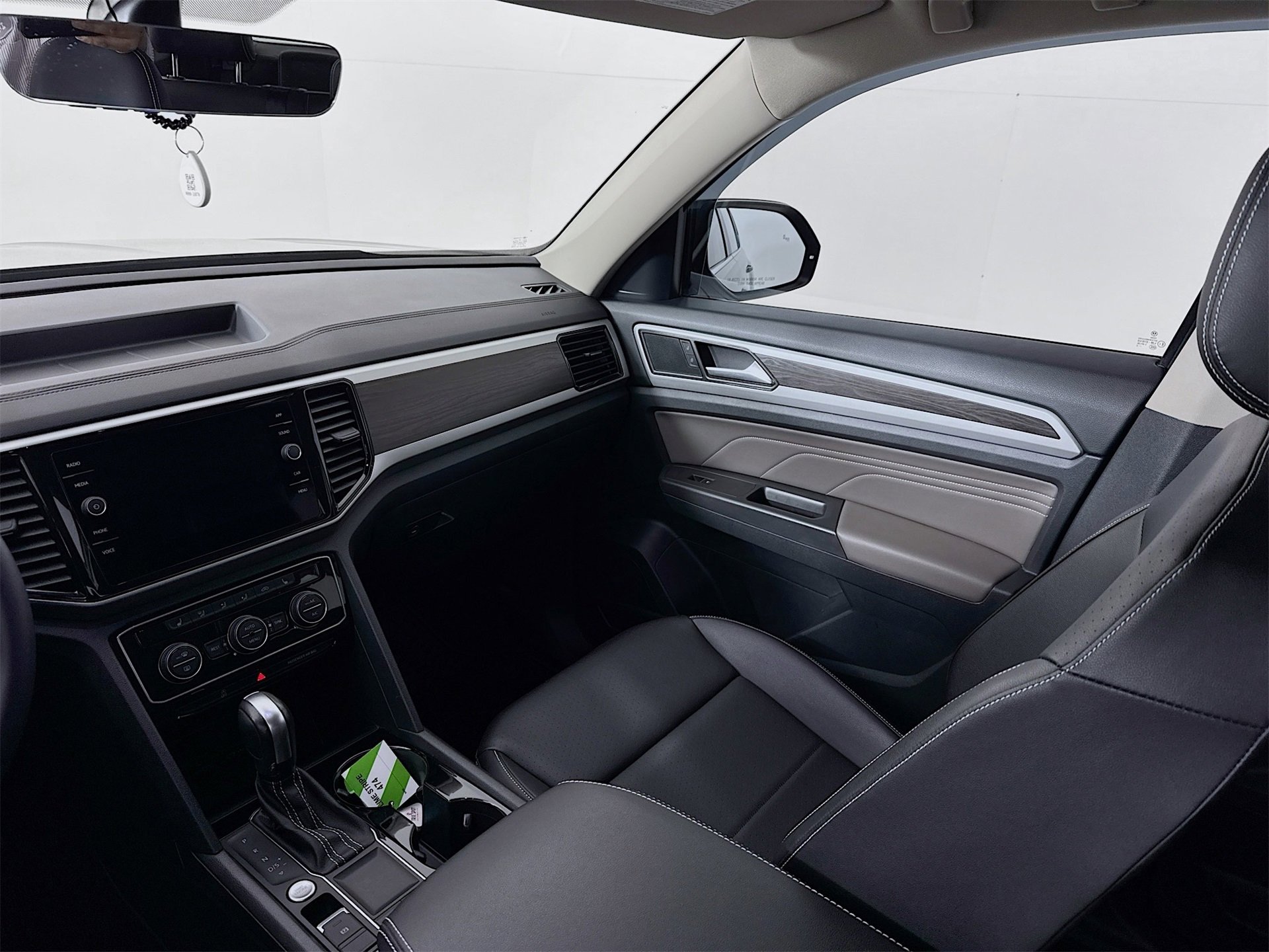 Used 2023 Volkswagen Atlas SE image 23