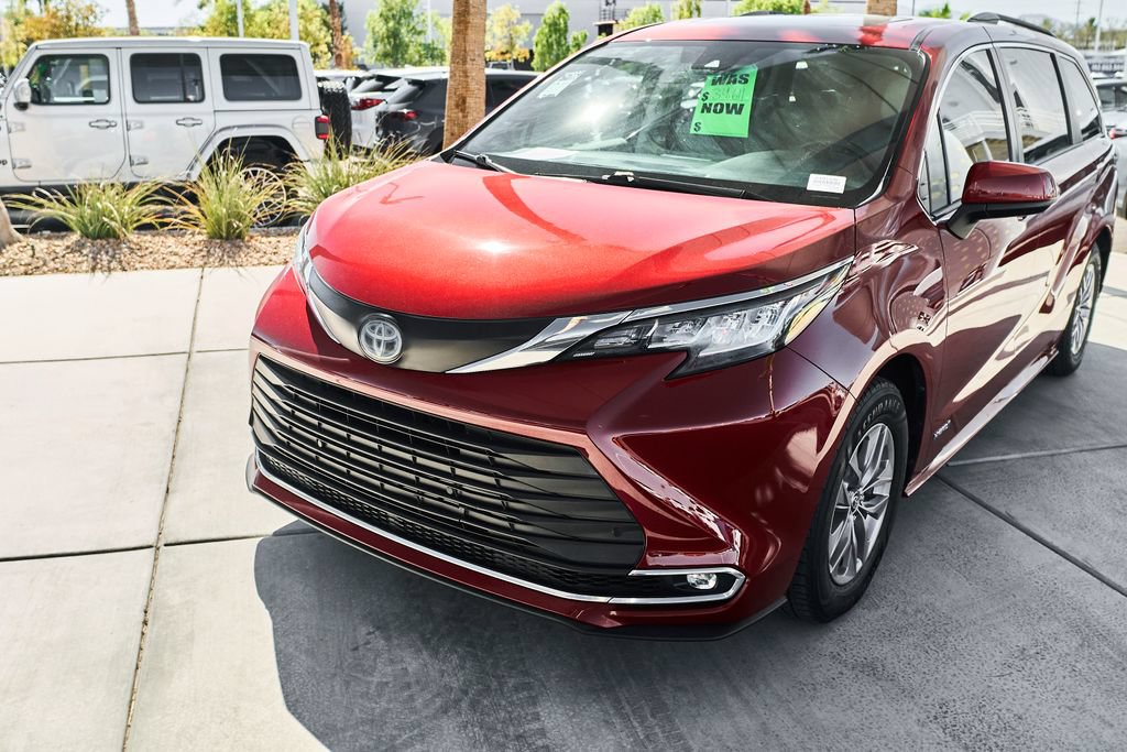 Used 2021 Toyota Sienna XLE w/ XLE Plus Package FWD image 6