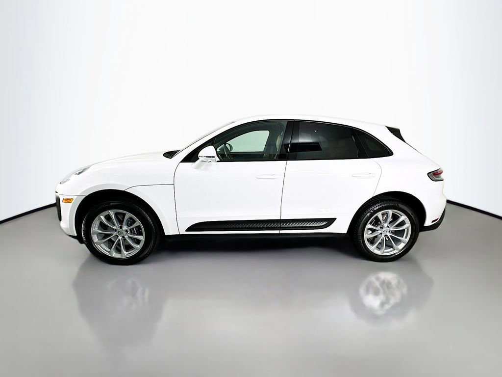 Used 2025 Porsche Macan image 2