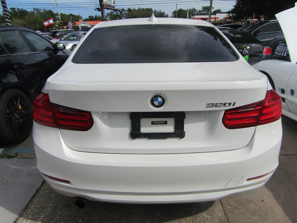Used 2013 BMW 320i Sedan image 3