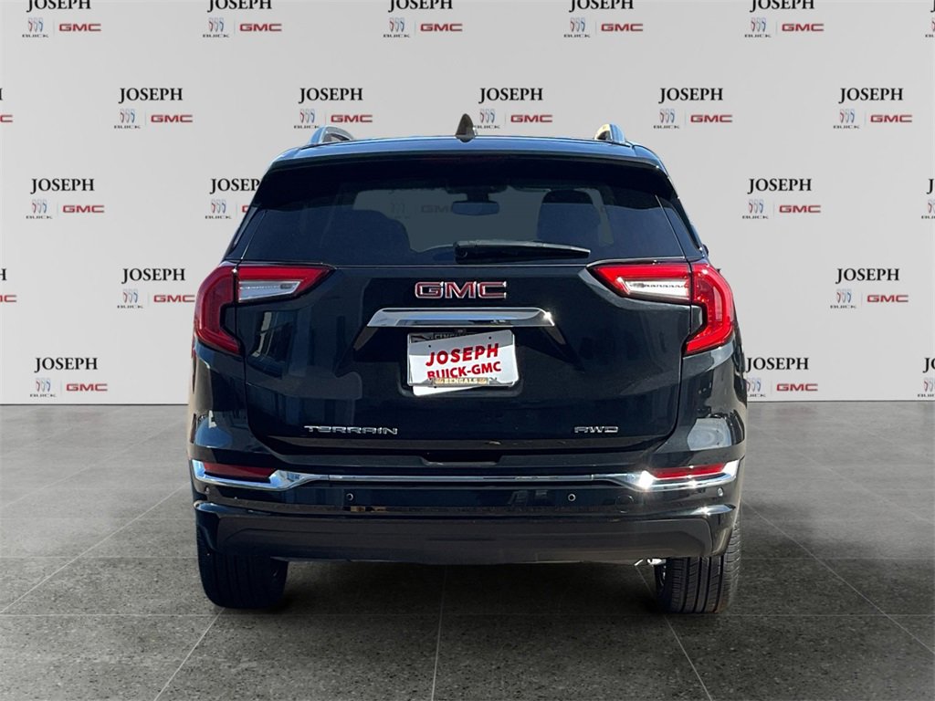 Used 2023 GMC Terrain Denali w/ Black Diamond Edition image 7