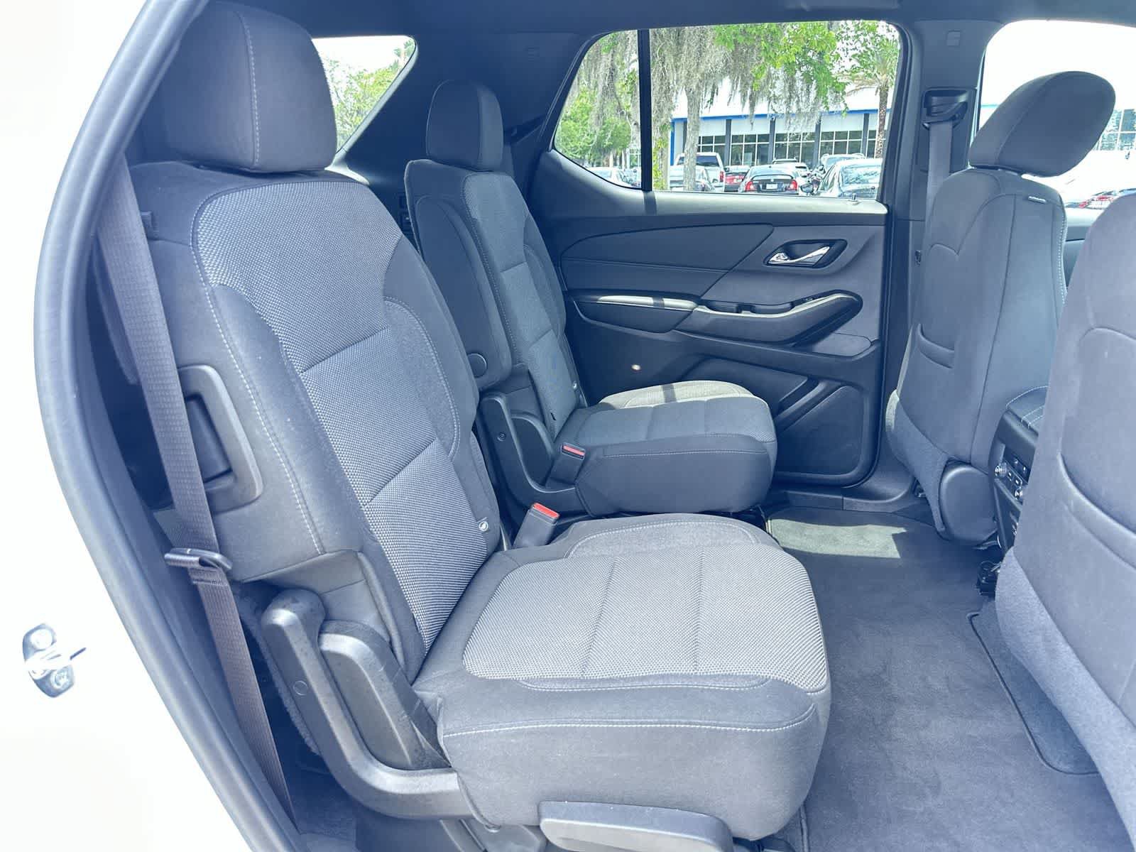 Used 2023 Chevrolet Traverse LT FWD image 15